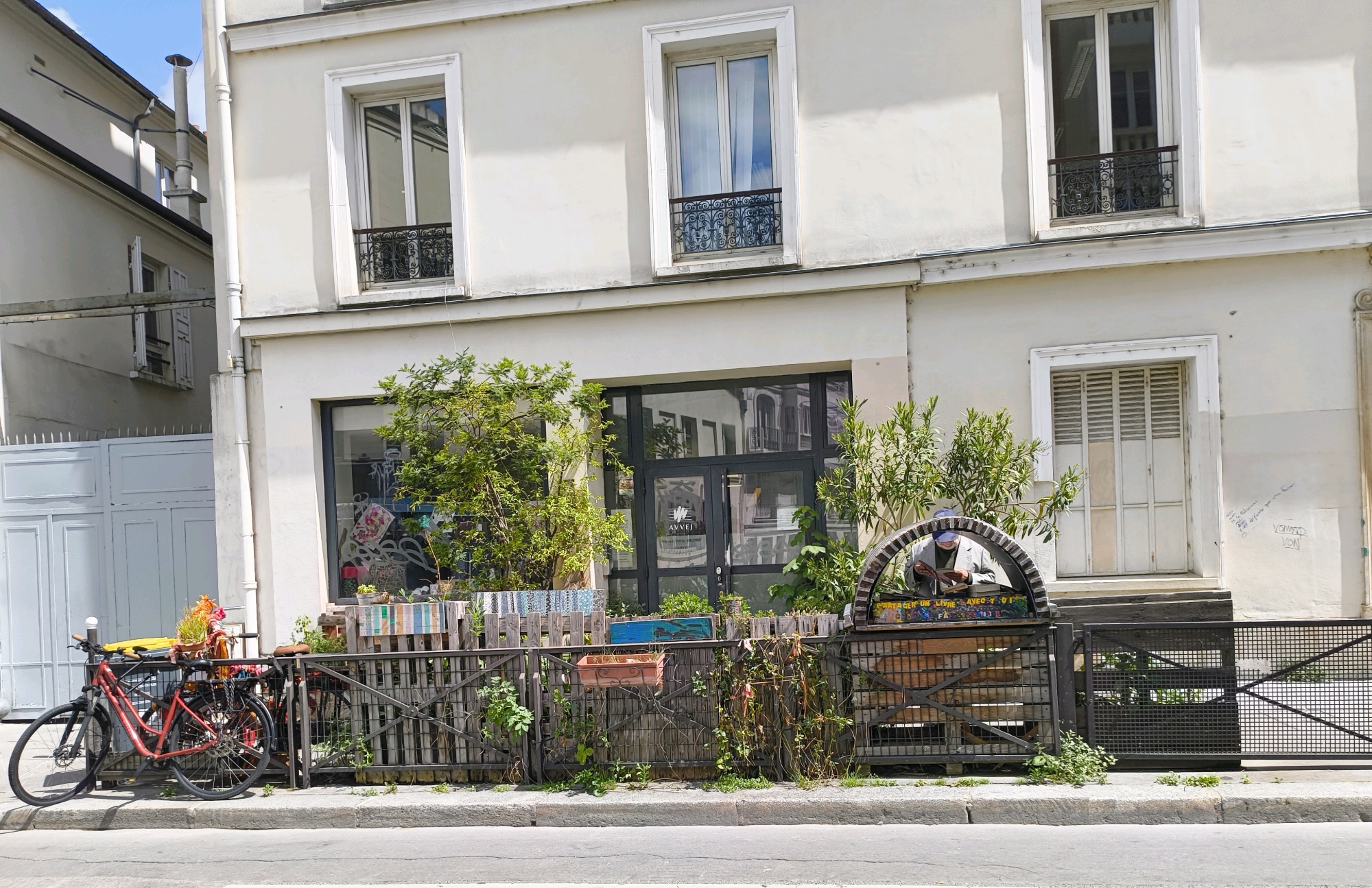 A garden-fronted atelier on the rue Yves Toudic, near the Canal Saint-Martin in the 10th arrondissement of Paris